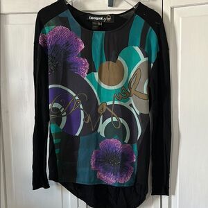 Desigual Women's Black and Multicolor Graphic Top - Size XS